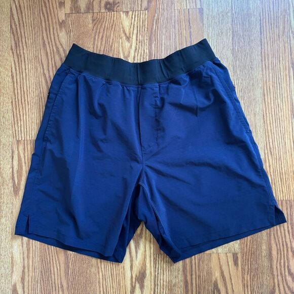 Fabletics Men's NAVY The Franchise Short Unlined M 7in - Picture 4 of 6